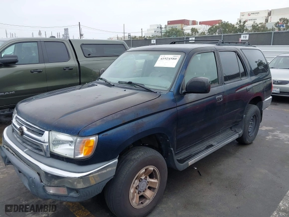 2001 Toyota 4Runner SR5 with VIN JT3GN86R410198897, listed as a IAAI auction lot 41924580 with 330,392 mi miles. Bid and sale history available at carsss.com. Image 2.