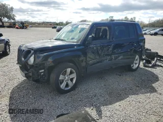 2017 Jeep Patriot Latitude with VIN 1C4NJPFB2HD183118, listed as a Copart auction lot 45502185 with 111,172 mi miles and Salvage Title. Bid and sale history available at carsss.com. Image 1.