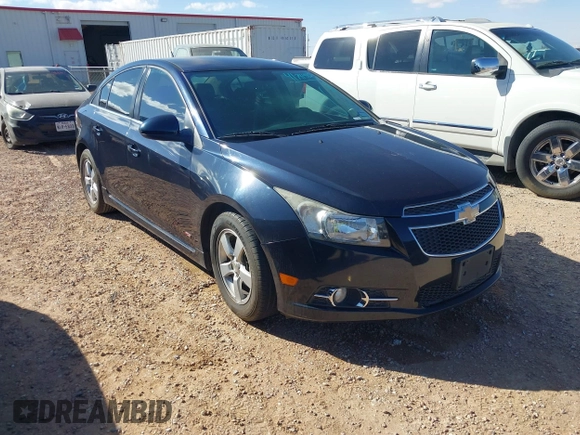 2014 Chevrolet Cruze 1LT z VIN 1G1PC5SB7E7442380, wystawiony jako IAAI lot #41784851 z przebiegiem 129 144 mil mil oraz . Historia ofert i sprzedaży dostępna na DreamBid. Obrazek 1.