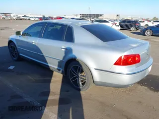 2004 Volkswagen Phaeton V8 z VIN WVWAF63D048009292, wystawiony jako IAAI lot #41204597 z przebiegiem 149 623 mil mil oraz . Historia ofert i sprzedaży dostępna na DreamBid. Obrazek 3.