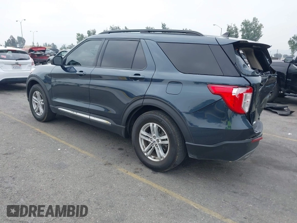 2022 Ford Explorer XLT z VIN 1FMSK7DH4NGB75826, wystawiony jako IAAI lot #42443067 z przebiegiem 85 806 mil mil oraz . Historia ofert i sprzedaży dostępna na DreamBid. Obrazek 3.