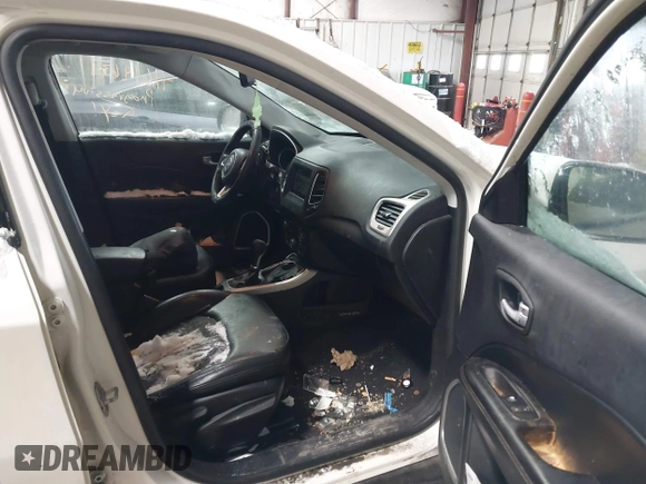 2020 Jeep Compass Latitude with VIN 3C4NJDBB3LT138454, listed as a IAAI auction lot 41614631 with 82,079 mi miles and . Bid and sale history available at DreamBid. Image 5.
