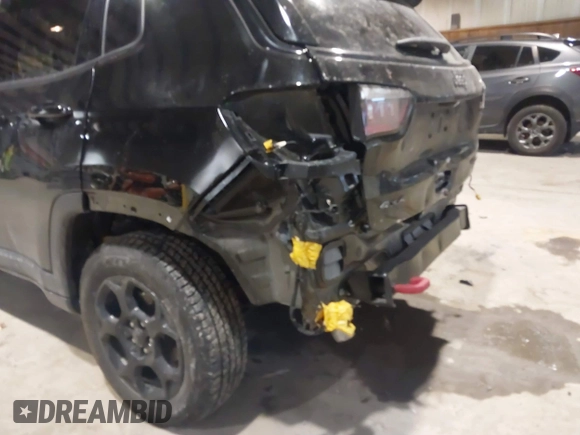 2023 Jeep Compass Trailhawk z VIN 3C4NJDDN5PT552364, wystawiony jako IAAI lot #41405314 z przebiegiem 20 823 mil mil oraz . Historia ofert i sprzedaży dostępna na DreamBid. Obrazek 6.