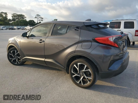 2022 Toyota C-HR XLE z VIN NMTKHMBX9NR141168, wystawiony jako Copart lot #50906365 z przebiegiem 44 268 mil mil oraz Czysty tytuł • Clean title. Historia ofert i sprzedaży dostępna na DreamBid. Obrazek 2.