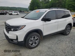 2023 Honda Passport TrailSport z VIN 5FNYF8H62PB003759, wystawiony jako Copart lot #54534395 z przebiegiem Nie podano mil oraz Szkoda całkowita • Salvage title. Historia ofert i sprzedaży dostępna na DreamBid. Obrazek 1.