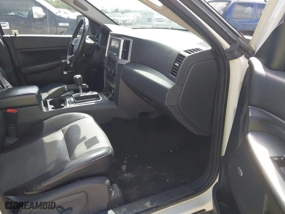2010 Jeep Grand Cherokee Laredo with VIN 1J4PR4GK0AC151711, listed as a IAAI auction lot 41940295 with 185,684 mi miles. Bid and sale history available at carsss.com. Image 5.
