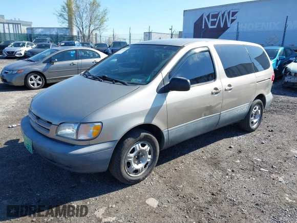 2000 Toyota Sienna CE with VIN 4T3ZF19C1YU240674, listed as a IAAI auction lot 41934876 with 250,196 mi miles. Bid and sale history available at carsss.com. Image 18.