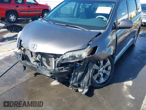 2012 Toyota Sienna SE with VIN 5TDXK3DCXCS233593, listed as a IAAI auction lot 41959611 with 85,558 mi miles. Bid and sale history available at carsss.com. Image 6.