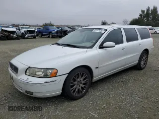 2006 Volvo V70 2.5L Turbo with VIN YV1SW592462558305, listed as a Copart auction lot 85767624 with 211,703 mi miles and Salvage Title. Bid and sale history available at carsss.com. Image 1.