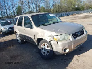 2007 Ford Escape Limited with VIN 1FMYU94197KA10762, listed as a IAAI auction lot 41971250 with 157,413 mi miles. Bid and sale history available at carsss.com. Image 1.