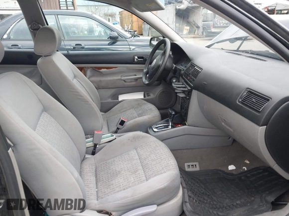 2003 Volkswagen Golf с VIN 9BWBP61J434052880, выставлен на аукционе IAAI как лот 40325846 с пробегом 150 293 миль миль и . История ставок и продаж доступна на DreamBid. Изображение 5.