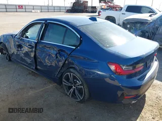 2021 BMW 3 Series 330i z VIN 3MW5R1J03M8B71429, wystawiony jako IAAI lot #42290683 z przebiegiem Nie podano mil oraz . Historia ofert i sprzedaży dostępna na DreamBid. Obrazek 3.