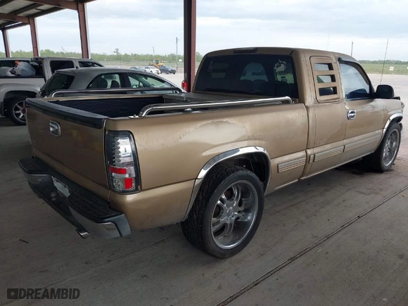 2001 Chevrolet Silverado 1500 LS with VIN 2GCEC19V411218420, listed as a IAAI auction lot 41900589 with 209,953 mi miles. Bid and sale history available at carsss.com. Image 4.