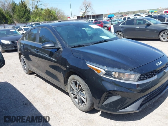 2022 Kia Forte LXS z VIN 3KPF24AD6NE469430, wystawiony jako IAAI lot #41969366 z przebiegiem 100 526 mil mil oraz . Historia ofert i sprzedaży dostępna na DreamBid. Obrazek 1.