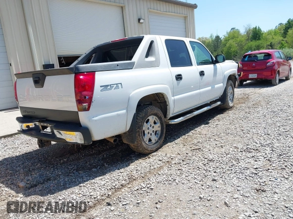2004 Chevrolet Avalanche Z71 with VIN 3GNEK12T44G315079, listed as a IAAI auction lot 41980344 with 210,749 mi miles. Bid and sale history available at carsss.com. Image 4.
