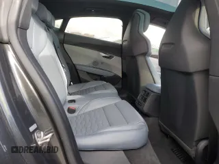 2022 Audi e-tron GT Prestige z VIN WAUEJBFW9N7004649, wystawiony jako Copart lot #45607895 z przebiegiem 29 616 mil mil oraz Szkody całkowita. Historia ofert i sprzedaży dostępna na DreamBid. Obrazek 10.