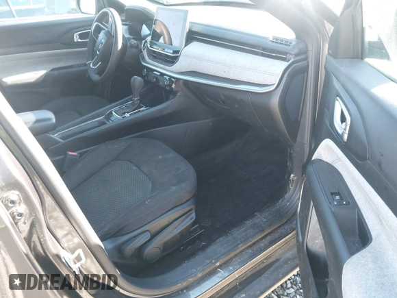 2023 Jeep Compass Sport z VIN 3C4NJDAN2PT527152, wystawiony jako IAAI lot #41431798 z przebiegiem 45 989 mil mil oraz . Historia ofert i sprzedaży dostępna na DreamBid. Obrazek 5.