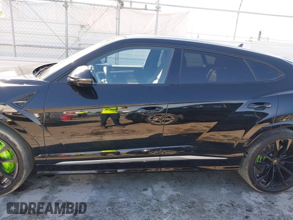 2019 Lamborghini Urus z VIN ZPBUA1ZLXKLA03063, wystawiony jako IAAI lot #41653328 z przebiegiem 29 688 mil mil oraz . Historia ofert i sprzedaży dostępna na DreamBid. Obrazek 14.