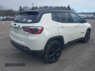 2019 Jeep Compass Latitude with VIN 3C4NJDBB6KT593118, listed as a IAAI auction lot 41747020 with 118,854 mi miles. Bid and sale history available at carsss.com. Image 4.