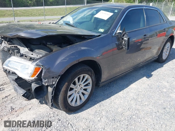 2014 Chrysler 300 z VIN 2C3CCAAG1EH212760, wystawiony jako IAAI lot #42139245 z przebiegiem 129 868 mil mil oraz . Historia ofert i sprzedaży dostępna na DreamBid. Obrazek 2.