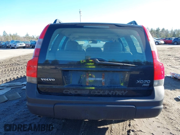 2004 Volvo V70 XC70 with VIN YV1SZ59H441151020, listed as a IAAI auction lot 41761408 with 195,292 mi miles. Bid and sale history available at carsss.com. Image 17.