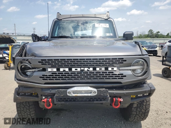2023 Ford Bronco z VIN 1FMEE5DP0PLA94154, wystawiony jako Copart lot #62035445 z przebiegiem 47 559 mil mil oraz Szkoda całkowita • Salvage title. Historia ofert i sprzedaży dostępna na DreamBid. Obrazek 5.