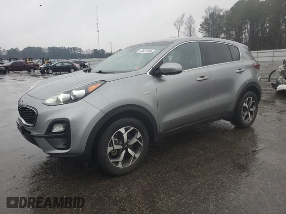 2020 Kia Sportage LX z VIN KNDPMCAC6L7650962, wystawiony jako Copart lot #42607465 z przebiegiem 56 021 mil mil oraz Szkoda całkowita • Salvage title. Historia ofert i sprzedaży dostępna na DreamBid. Obrazek 1.