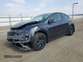 2024 Tesla Model Y z VIN 7SAYGDED4RF126610, wystawiony jako Copart lot #61455825 z przebiegiem 19 049 mil mil oraz Czysty tytuł • Clean title. Historia ofert i sprzedaży dostępna na DreamBid. Obrazek 1.