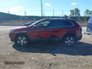 2019 Jeep Cherokee Limited z VIN 1C4PJMDX4KD446514, wystawiony jako IAAI lot #41855734 z przebiegiem 65 628 mil mil oraz . Historia ofert i sprzedaży dostępna na DreamBid. Obrazek 14.