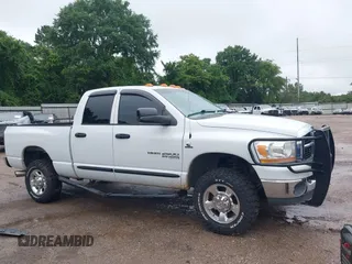 2006 Dodge 2500 SLT z VIN 3D7KS28C36G230672, wystawiony jako IAAI lot #42396365 z przebiegiem 190 519 mil mil oraz . Historia ofert i sprzedaży dostępna na DreamBid. Obrazek 14.