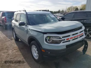 2024 Ford Bronco Sport Heritage z VIN 3FMCR9G64RRF08952, wystawiony jako IAAI lot #41828191 z przebiegiem 7 588 mil mil oraz . Historia ofert i sprzedaży dostępna na DreamBid. Obrazek 1.