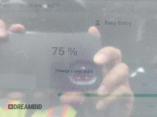 2025 Tesla Model 3 Long Range z VIN 5YJ3E1EB9SF904223, wystawiony jako IAAI lot #41611201 z przebiegiem 690 mil mil oraz . Historia ofert i sprzedaży dostępna na DreamBid. Obrazek 17.