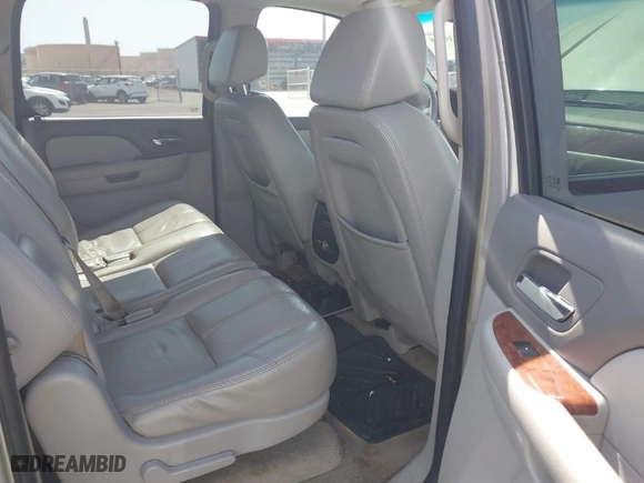 2007 Chevrolet Suburban LT with VIN 1GNFK16327J371622, listed as a IAAI auction lot 41539925 with 231,268 mi miles. Bid and sale history available at carsss.com. Image 8.