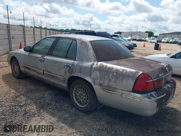 2002 Mercury Grand Marquis GS z VIN 2MEFM74W92X607734, wystawiony jako IAAI lot #42413400 z przebiegiem 209 565 mil mil oraz . Historia ofert i sprzedaży dostępna na DreamBid. Obrazek 3.