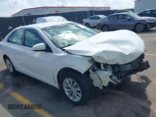 2015 Toyota Camry XLE with VIN 4T1BF1FK6FU900470, listed as a IAAI auction lot 41958737 with 76,361 mi miles. Bid and sale history available at carsss.com. Image 1.