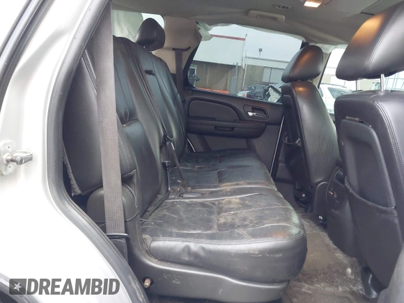 2010 Chevrolet Tahoe LT z VIN 1GNUCBE01AR110623, wystawiony jako IAAI lot #41939453 z przebiegiem 187 308 mil mil oraz . Historia ofert i sprzedaży dostępna na DreamBid. Obrazek 8.