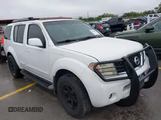 2005 Nissan Pathfinder LE with VIN 5N1AR18W05C768507, listed as a IAAI auction lot 41869604 with 222,459 mi miles. Bid and sale history available at carsss.com. Image 1.