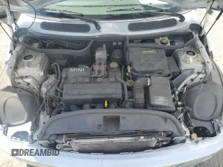 2005 MINI Hardtop z VIN WMWRC33405TJ64270, wystawiony jako Copart lot #52730515 z przebiegiem 99 702 mil mil oraz Szkoda całkowita • Salvage title. Historia ofert i sprzedaży dostępna na DreamBid. Obrazek 11.