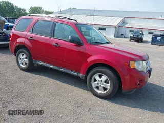 2010 Ford Escape XLT z VIN 1FMCU9DG8AKD40107, wystawiony jako IAAI lot #42405128 z przebiegiem 168 383 mil mil oraz . Historia ofert i sprzedaży dostępna na DreamBid. Obrazek 1.