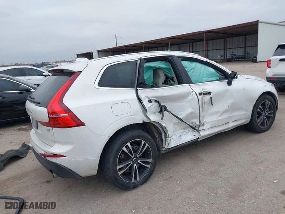 2021 Volvo XC60 Momentum with VIN YV4102DK6M1827283, listed as a IAAI auction lot 41388004 with 38,991 mi miles. Bid and sale history available at carsss.com. Image 4.