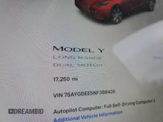 2022 Tesla Model Y Long Range z VIN 7SAYGDEE5NF388428, wystawiony jako Copart lot #56671385 z przebiegiem 17 250 mil mil oraz Szkody całkowita. Historia ofert i sprzedaży dostępna na DreamBid. Obrazek 9.