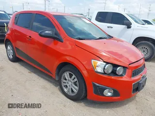 2012 Chevrolet Sonic LS z VIN 1G1JA6SH3C4116855, wystawiony jako IAAI lot #42513686 z przebiegiem Nie podano mil oraz . Historia ofert i sprzedaży dostępna na DreamBid. Obrazek 1.
