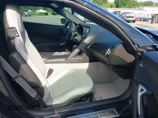 2015 Chevrolet Corvette 1LT z VIN 1G1YB2D74F5103152, wystawiony jako IAAI lot #42206302 z przebiegiem 50 260 mil mil oraz . Historia ofert i sprzedaży dostępna na DreamBid. Obrazek 5.