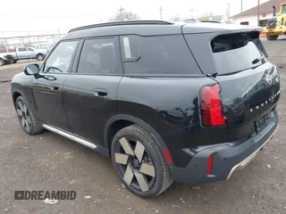 2025 MINI Countryman S z VIN WMZ23GA06S7P27483, wystawiony jako IAAI lot #42043477 z przebiegiem 3 781 mil mil oraz . Historia ofert i sprzedaży dostępna na DreamBid. Obrazek 3.
