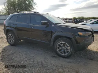 2022 Jeep Cherokee Trailhawk with VIN 1C4PJMBX8ND554044, listed as a Copart auction lot 82687464 with 13,353 mi miles and Salvage Title. Bid and sale history available at carsss.com. Image 4.