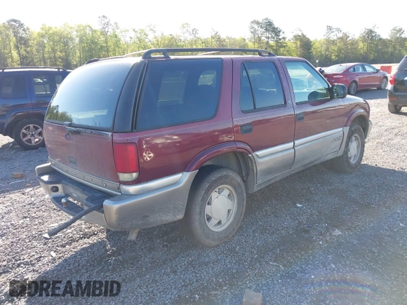 2000 GMC Jimmy SL with VIN 1GKCS13W1Y2157134, listed as a IAAI auction lot 41981434 with 240,248 mi miles. Bid and sale history available at carsss.com. Image 4.