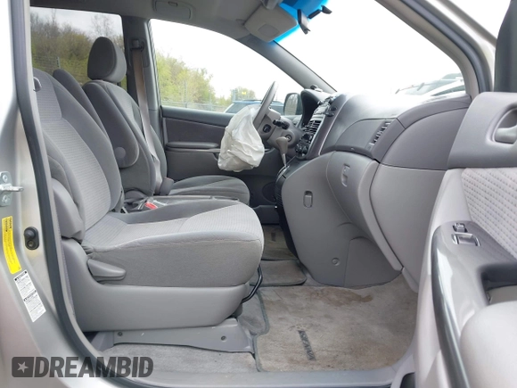 2006 Toyota Sienna LE with VIN 5TDBA23C76S062105, listed as a IAAI auction lot 42130968 with 151,395 mi miles. Bid and sale history available at carsss.com. Image 5.