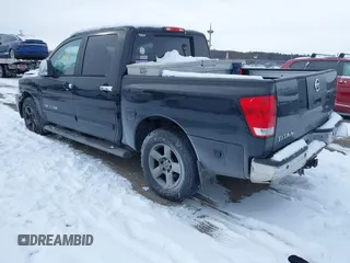 2005 Nissan Titan LE z VIN 1N6BA07B65N522944, wystawiony jako IAAI lot #41368097 z przebiegiem 63 688 mil mil oraz . Historia ofert i sprzedaży dostępna na DreamBid. Obrazek 3.