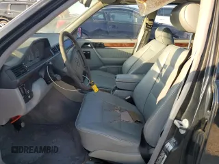 1994 Mercedes-Benz 400 with VIN WDBEA34E8RC032408, listed as a Copart auction lot 43827975 with 122,130 mi miles and Clean Title. Bid and sale history available at carsss.com. Image 7.