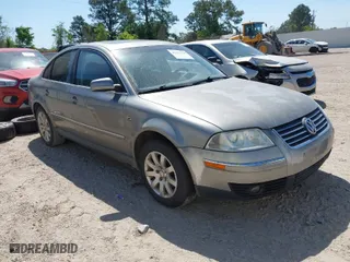 2002 Volkswagen Passat GLS with VIN WVWPD63B12P448213, listed as a IAAI auction lot 41992748 with 189,370 mi miles. Bid and sale history available at carsss.com. Image 1.